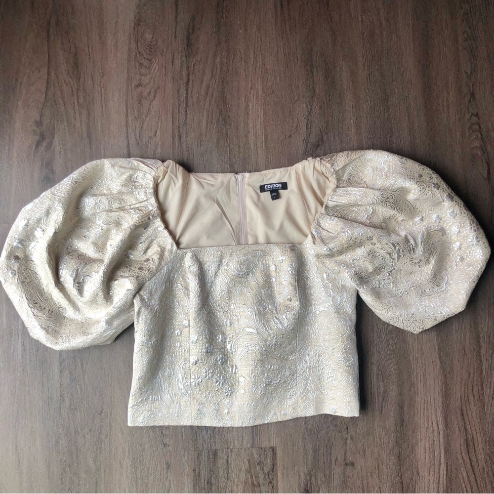 Express Metallic Jacquard Puff Sleeve Top Ivory Silver Size 2 Rococo Regency